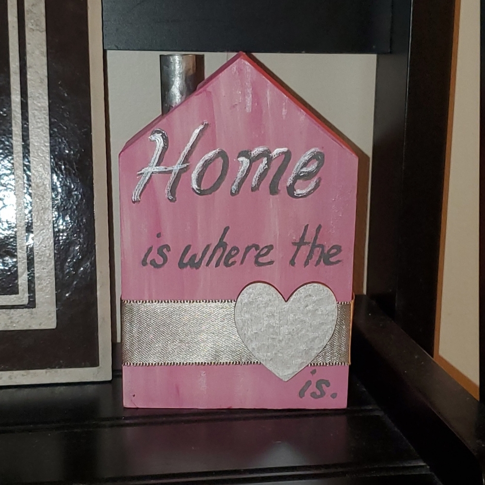 Home is Where the Heart Is shelf sitter